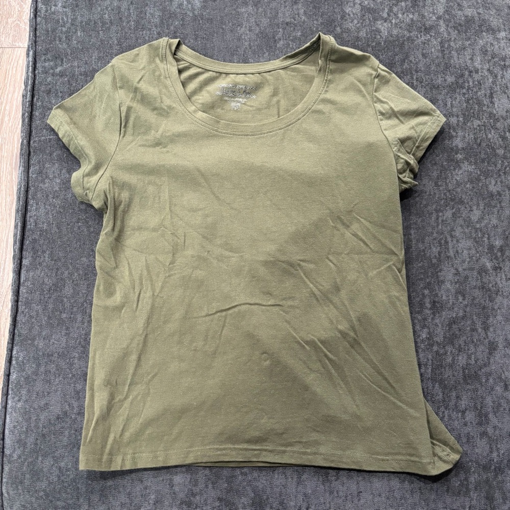NWOT Harlow & Rose Olive Green Short Sleeve Scoop Neck Tee